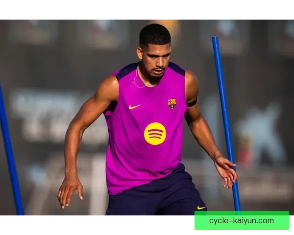 阿劳霍技术全面性走势清晰，成为球队后防新核心